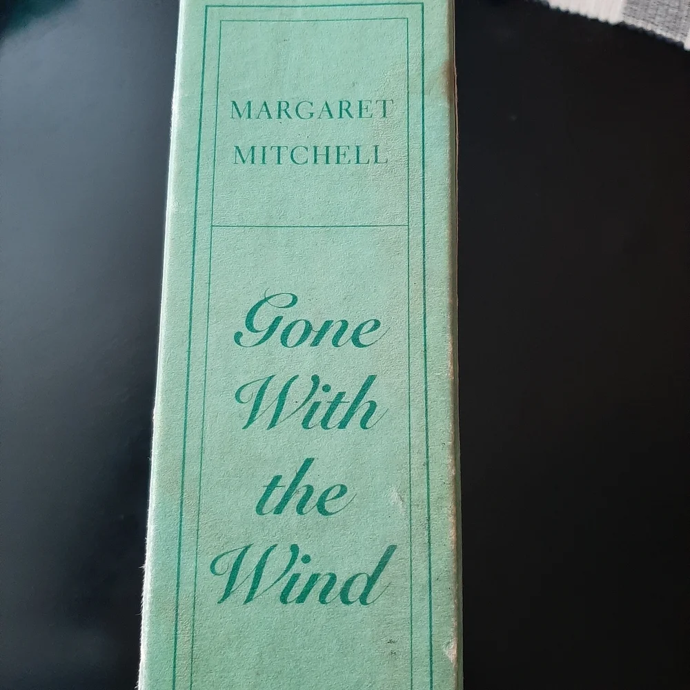 50th Anniversary Edition of Gone with the wind. - Picture 2 of 11
